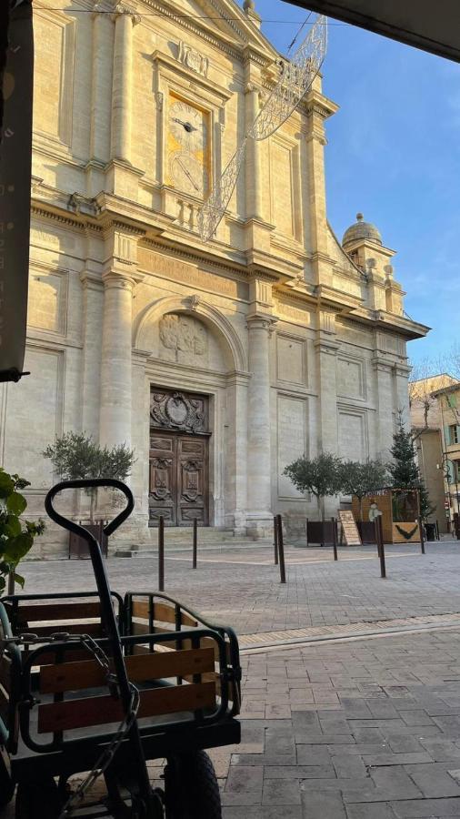 شقة Un Coin De Luberon LʼIsle-sur-la-Sorgue المظهر الخارجي الصورة