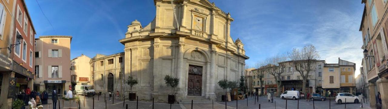 شقة Un Coin De Luberon LʼIsle-sur-la-Sorgue المظهر الخارجي الصورة