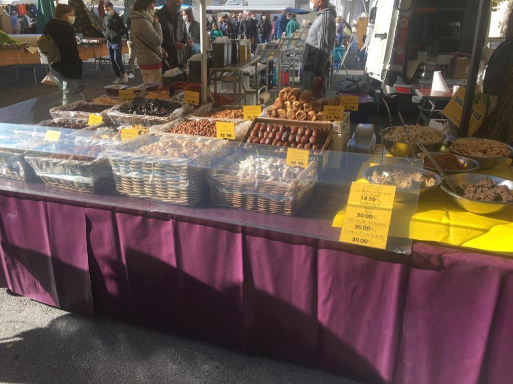 شقة Un Coin De Luberon LʼIsle-sur-la-Sorgue المظهر الخارجي الصورة